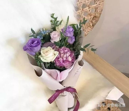 花束里有白色唐乃馨吗是什么,白色唐乃馨在花束中的独特魅力