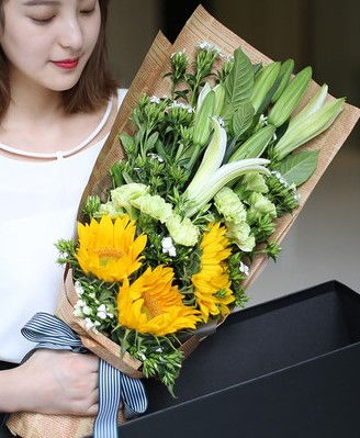 康乃馨种花盆的花束怎么养,从种植到花束制作全解析