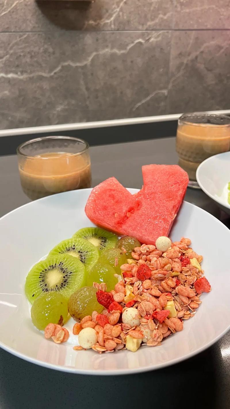 网红酸奶水果麦片碗装图片,色彩斑斓的视觉盛宴